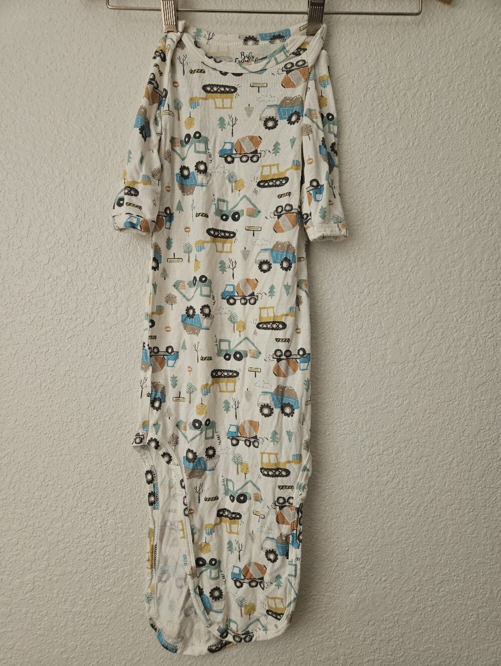 nwot baby knotted gown construction bamboo, 3 months